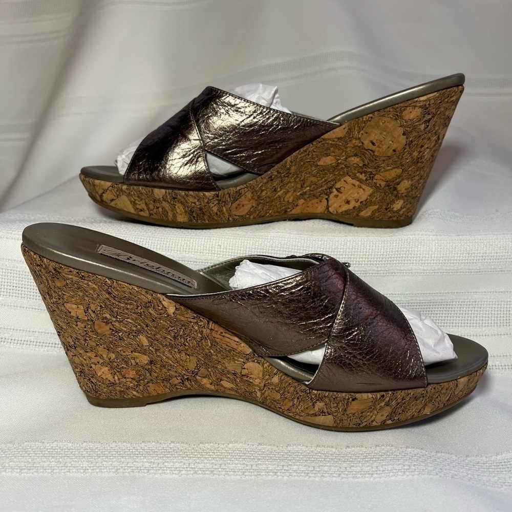 Brighton Metallic Bronze Italian Leather Cork Platform Wedges Sz 7.5 EUC 
💥SALE💥 - Picture 3 of 13